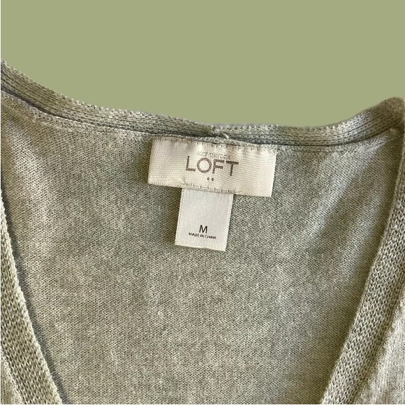 LOFT by Ann Taylor Women’s M knit pullover Celery green v-neck - Picture 5 of 10